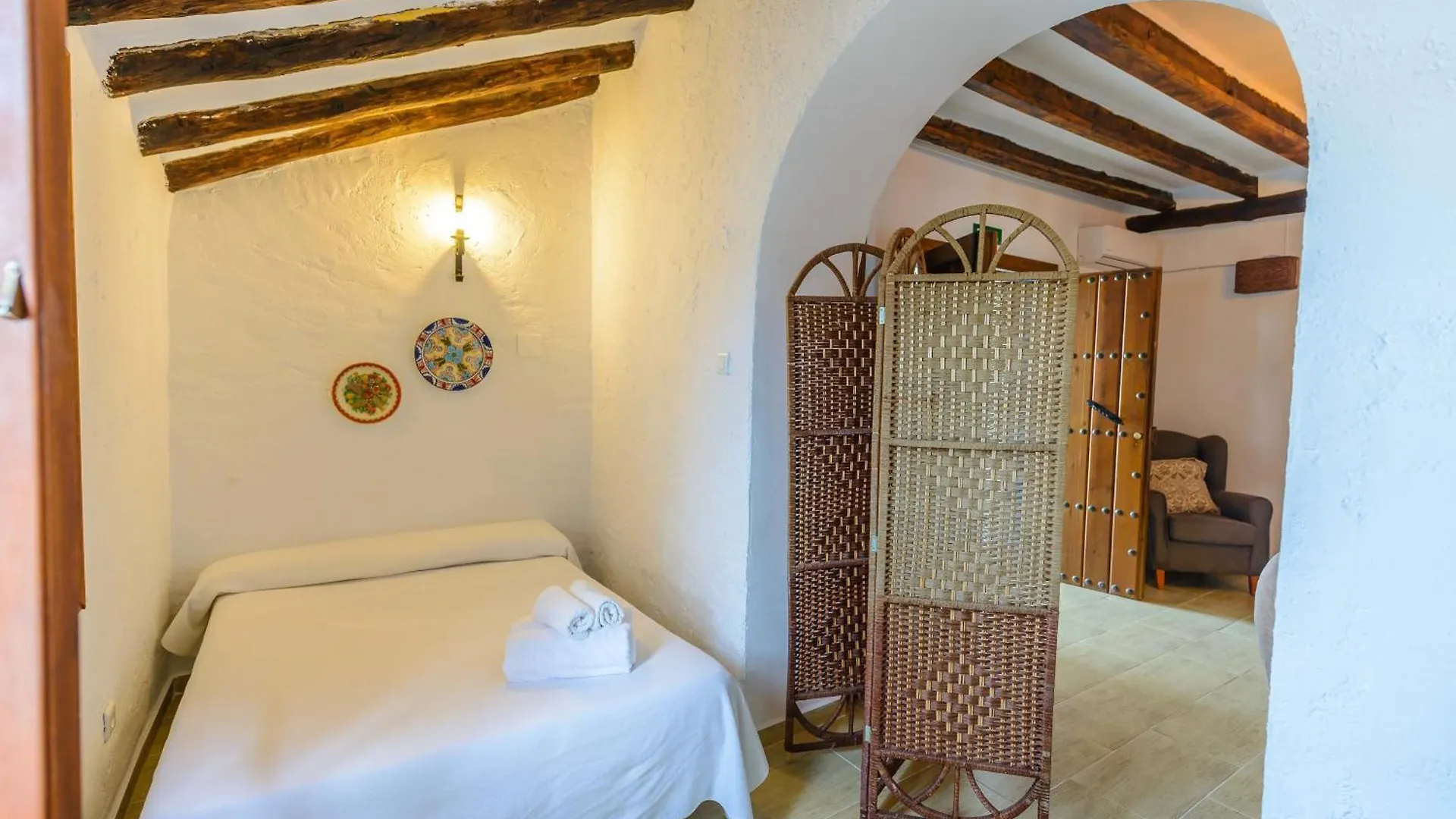 Casa Jardin Del Olivar Fuer 18 Personen Alcaucin